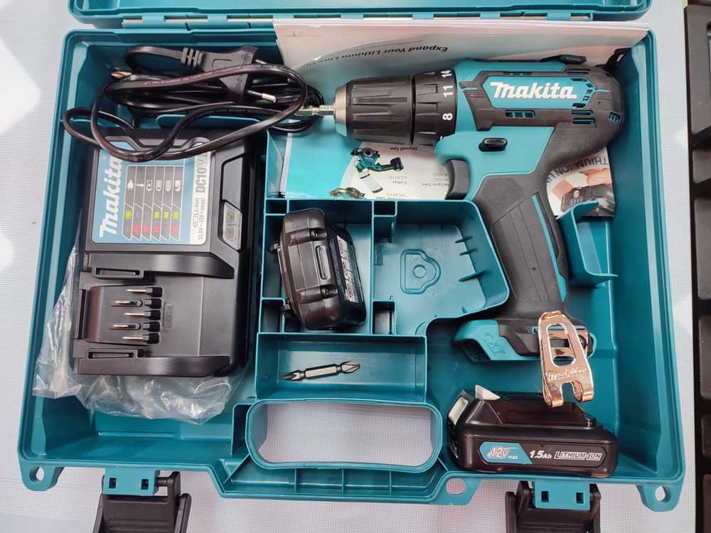 Шуруповерты Makita DF333d;