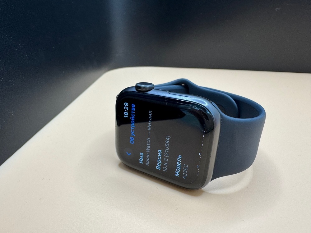 Смарт-часы Apple Watch SE 2020 44mm