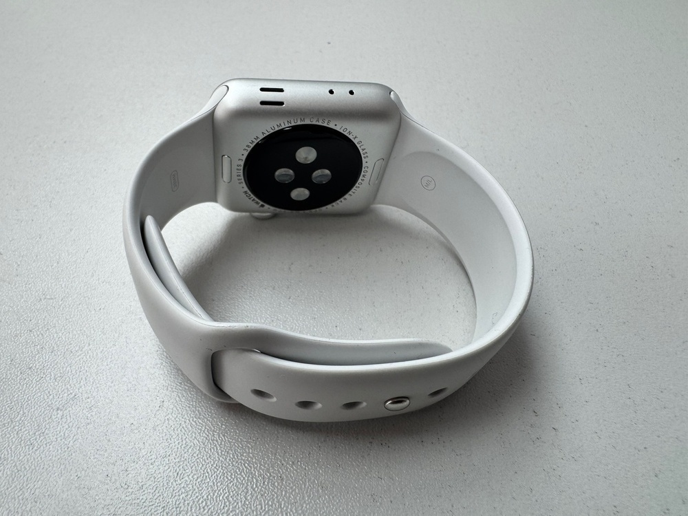 Смарт-часы Apple Watch Series 3 38 мм