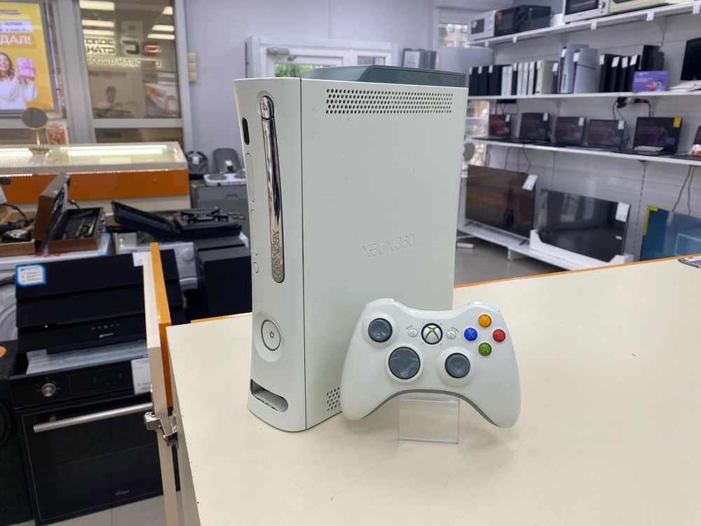 Игровая приставка Xbox 360;