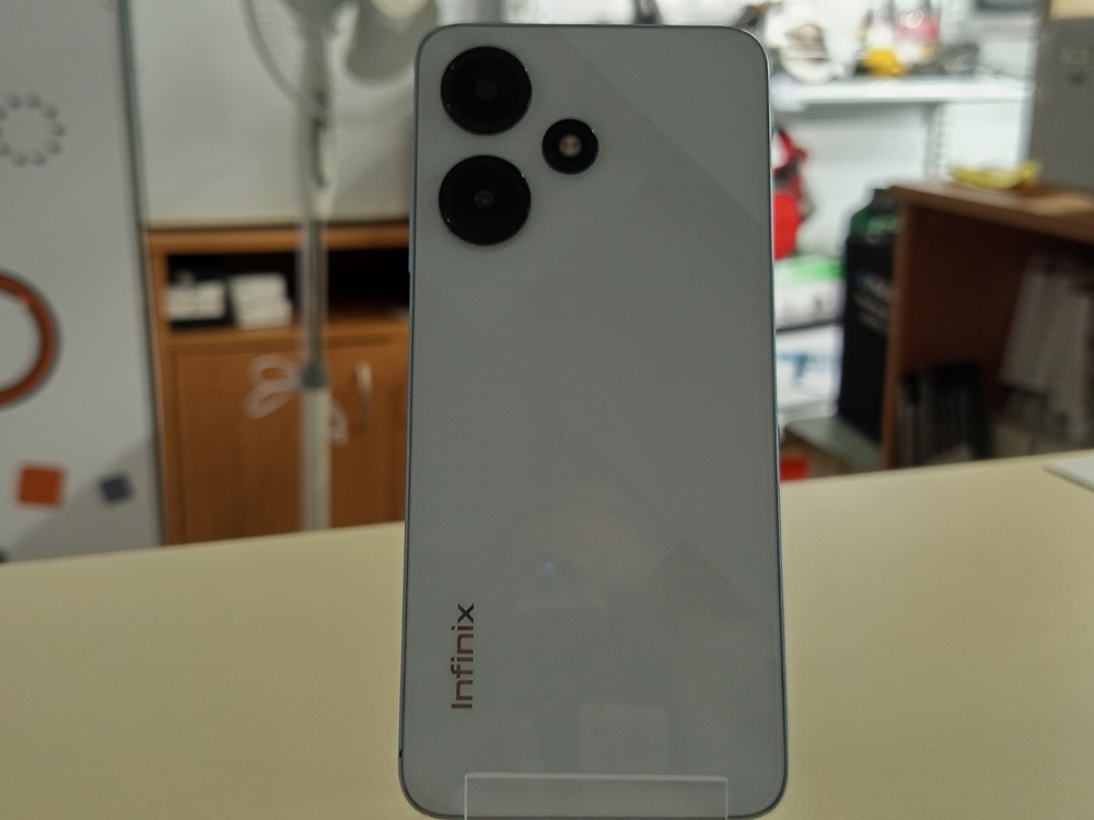 Смартфон Infinix HOT 30i 8/128