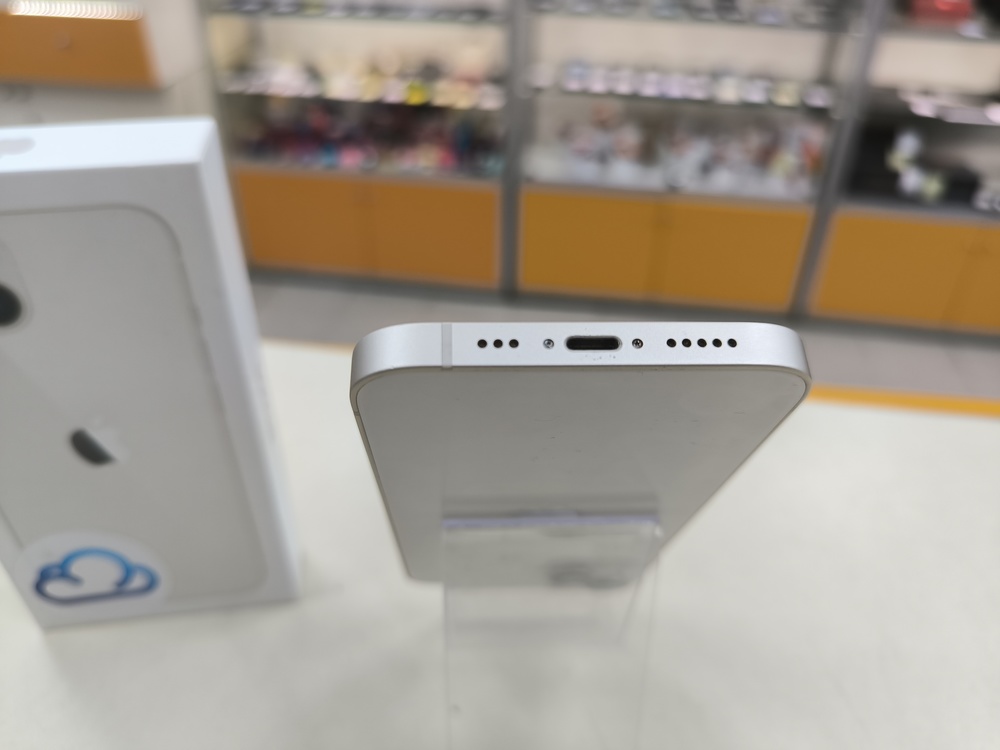 Смартфон Apple iPhone 13 128Gb