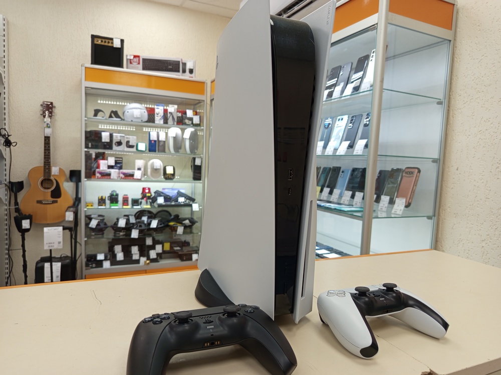 Игровая приставка PlayStation 5 825Gb (С дисководом)