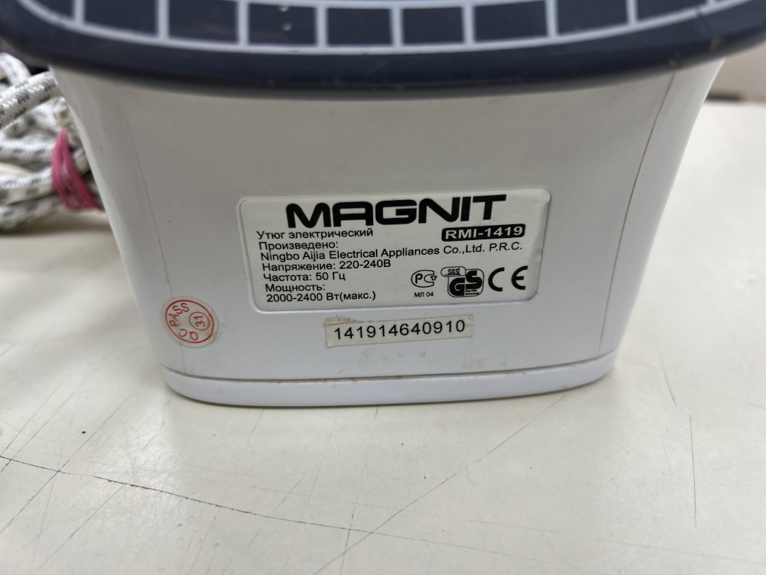 Утюг Magnit RMI 1419