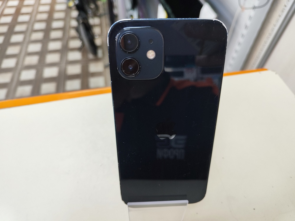Смартфон Apple iPhone 12 64Gb