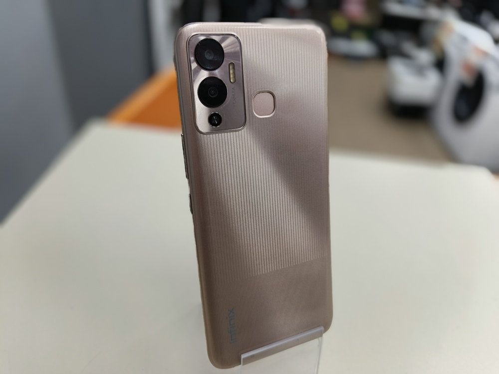 Смартфон Infinix HOT 12 PLAY 4/64