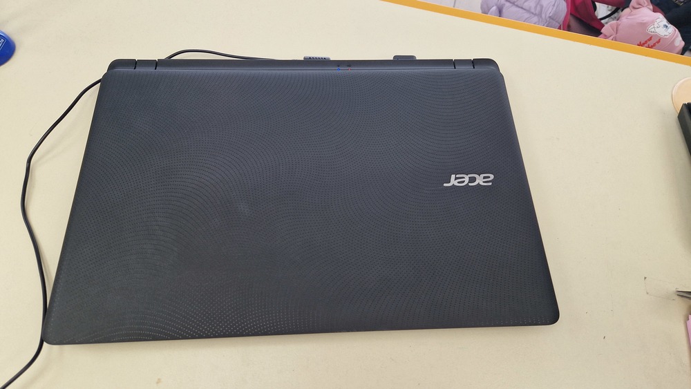 Ноутбук Acer; E1-7010, AMD Radeon (TM) Graphics, 4 Гб, Нет, 500 Гб