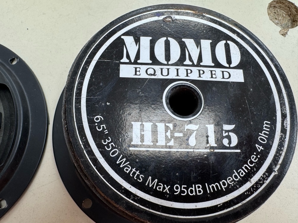 Автоакустика передняя Momo HE-715A