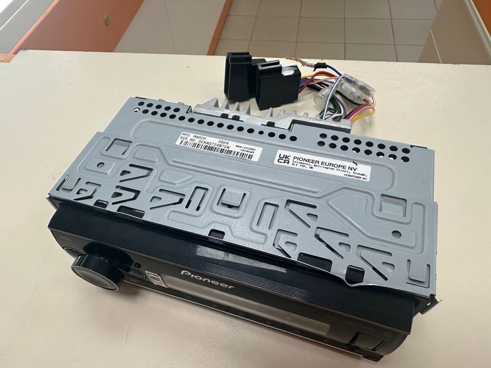 Автомагнитола Pioneer MVH-S520BT