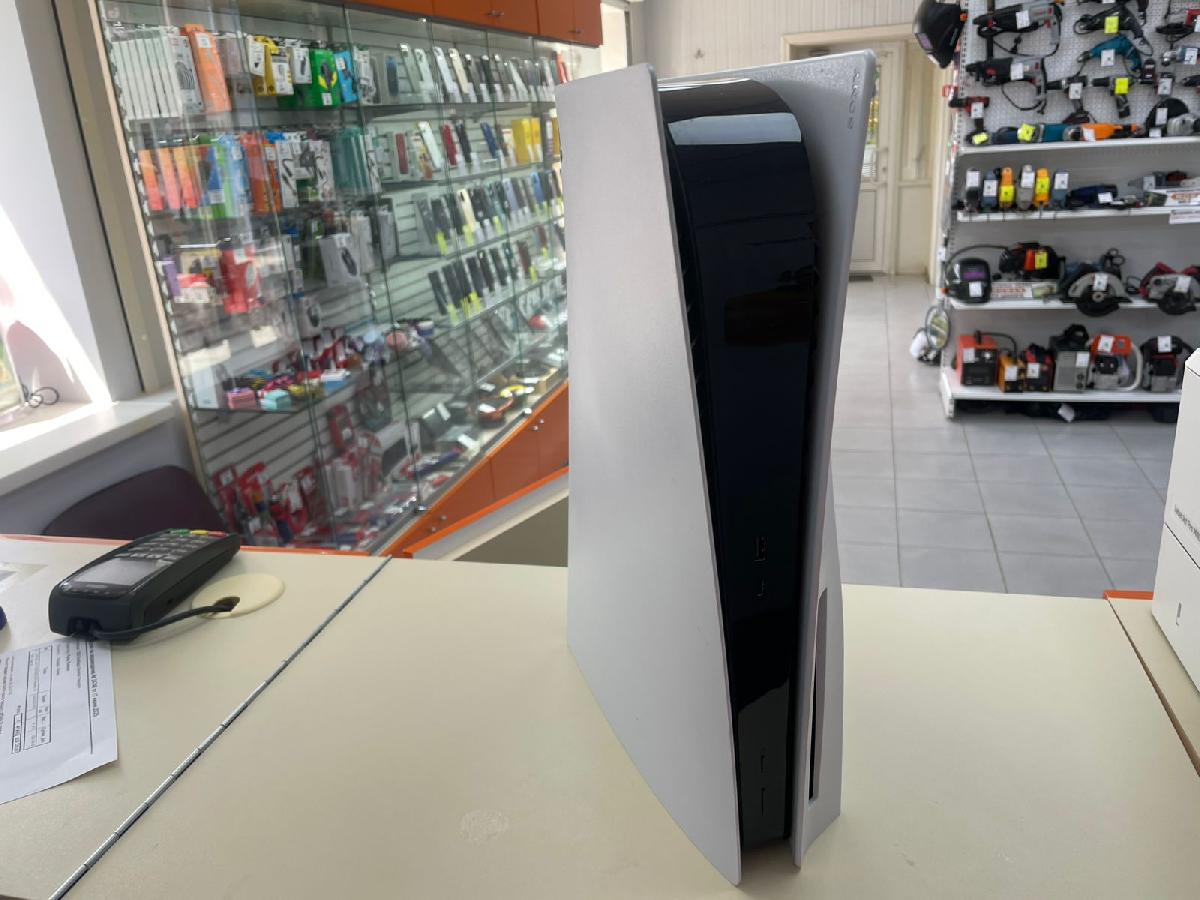 Игровая приставка PlayStation 5 825Gb (С дисководом)