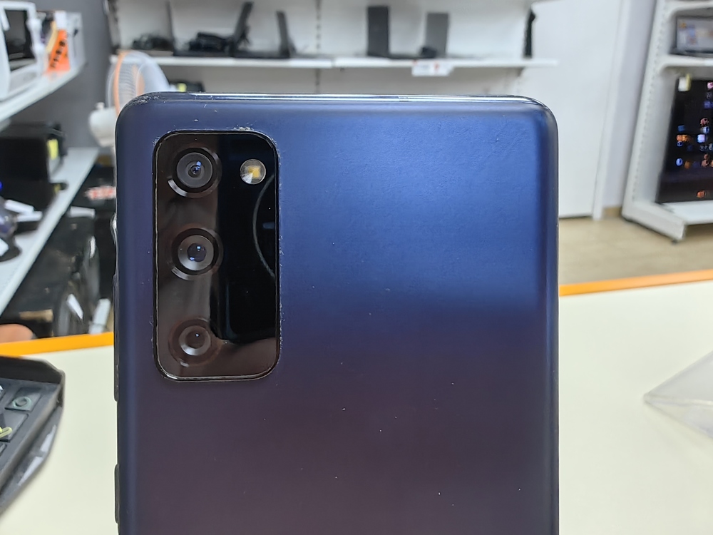 Смартфон Samsung Galaxy S20 FE 6/128