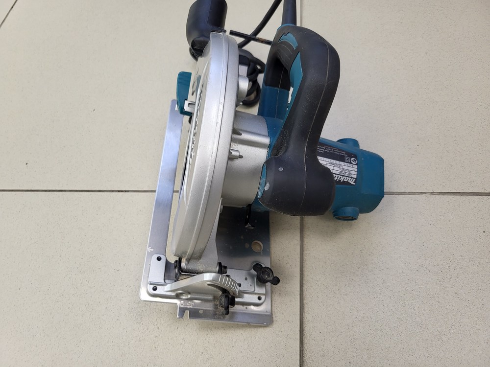 Торцовочная пила Makita HS7600