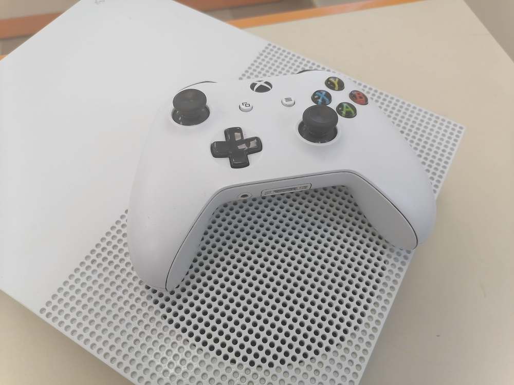 Игровая приставка Xbox One S 1TB