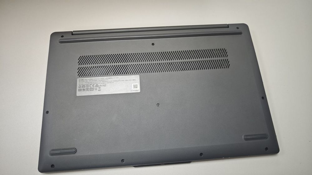 Ноутбук Lenovo IdeaPAD Slim 3; Ryzen 5 7520U, Radeon 610M, 8 Гб, 256 Гб, Нет