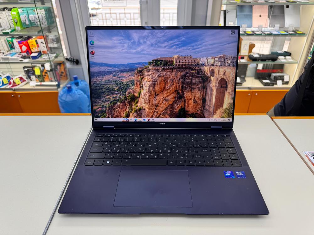 Ноутбук Honor;