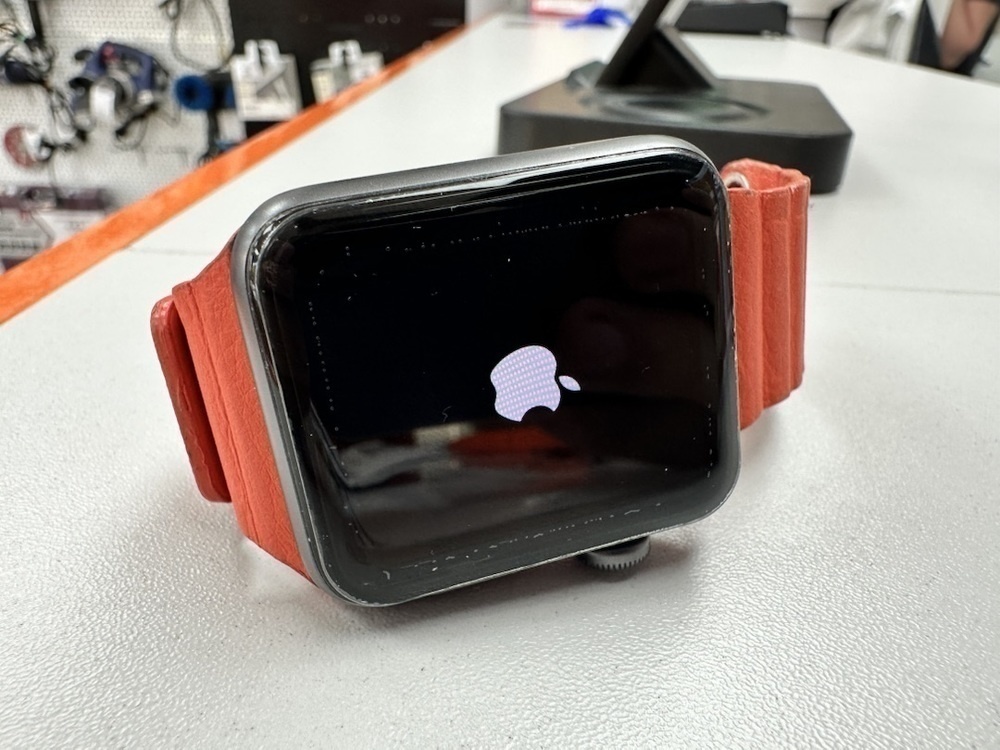 Смарт-часы Apple Watch Series 3 42 мм