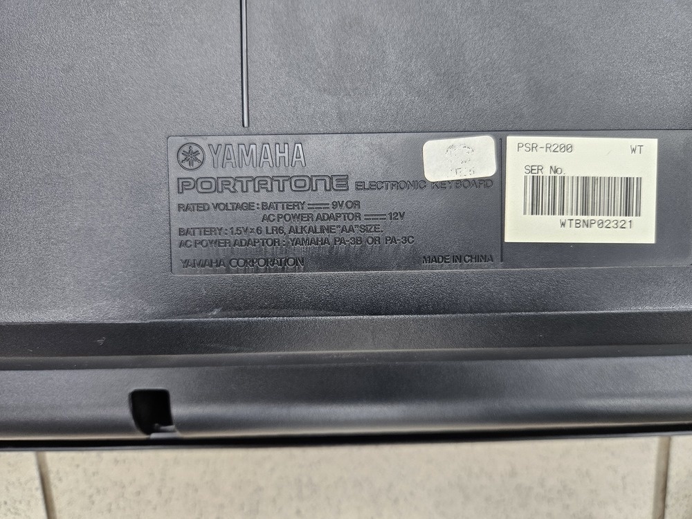 Синтезатор Yamaha psr-r200