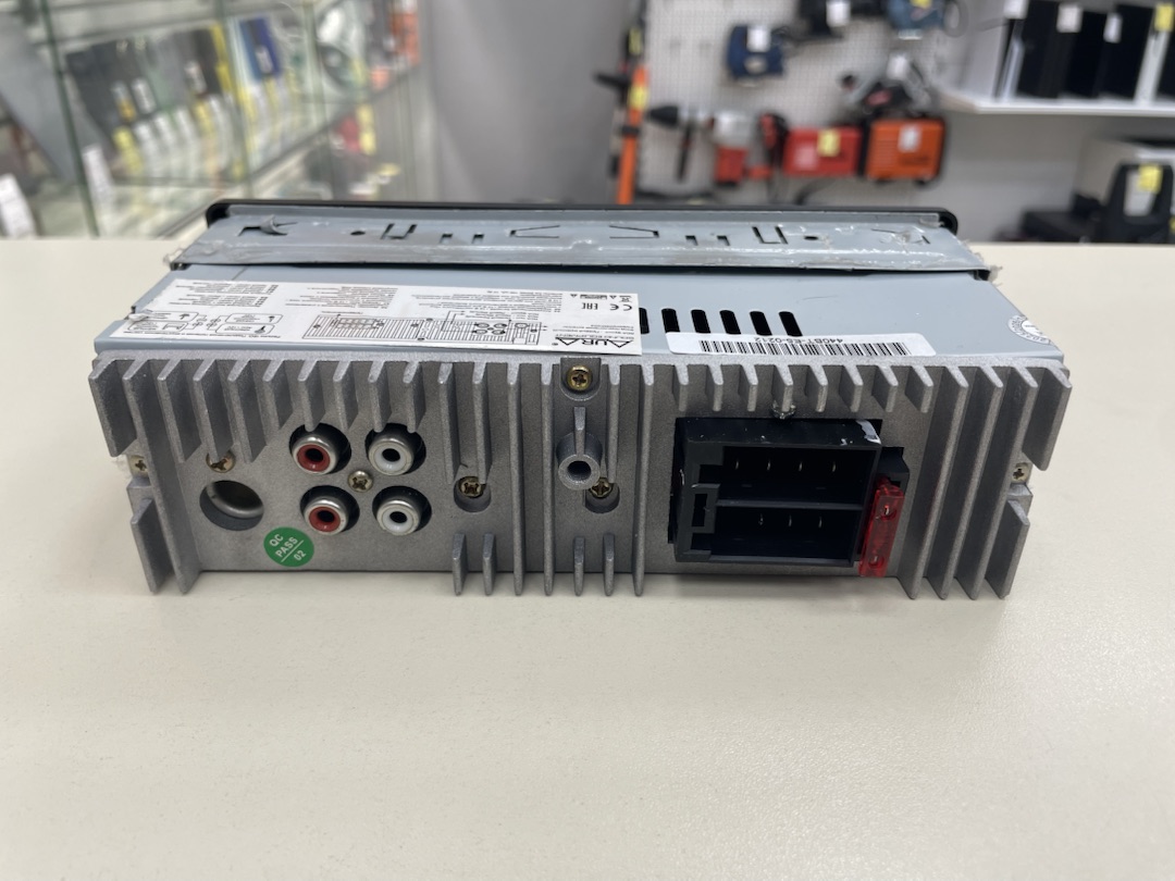 Автомагнитола Aura AMH-440BT;