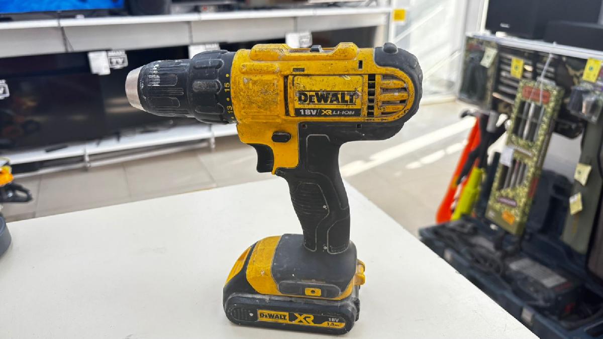 Шуруповерт Dewalt DCD771-KS