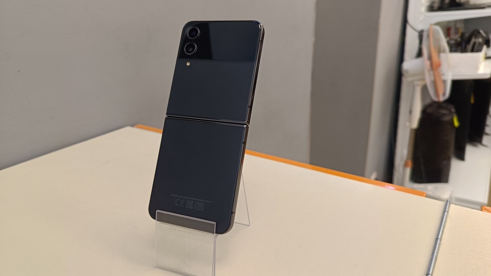 Смартфон Samsung Galaxy Z Flip 4 8/256