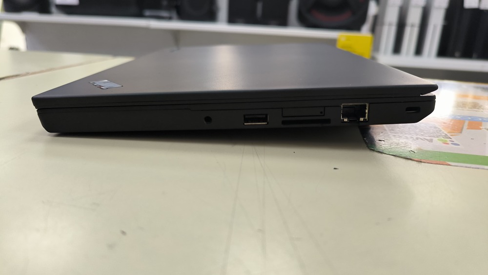 Ноутбук Lenovo; Core i7-5600U, Нет, 8 Гб, 256 Гб, Нет