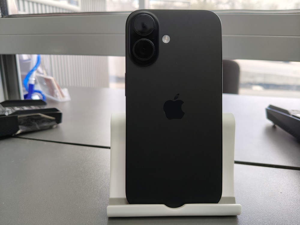 Смартфон Apple Iphone 16 128Gb