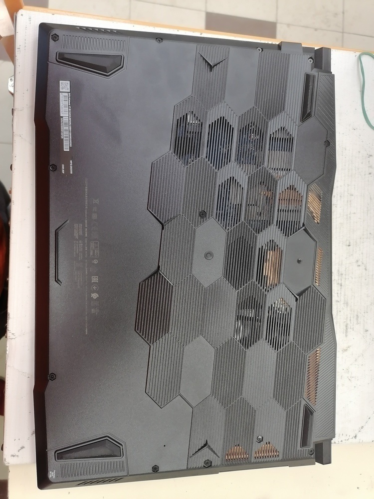 Ноутбук MSI MS-17L2; Core i5-11260H, GeForce RTX 2050, 8 Гб, 256 Гб, Нет
