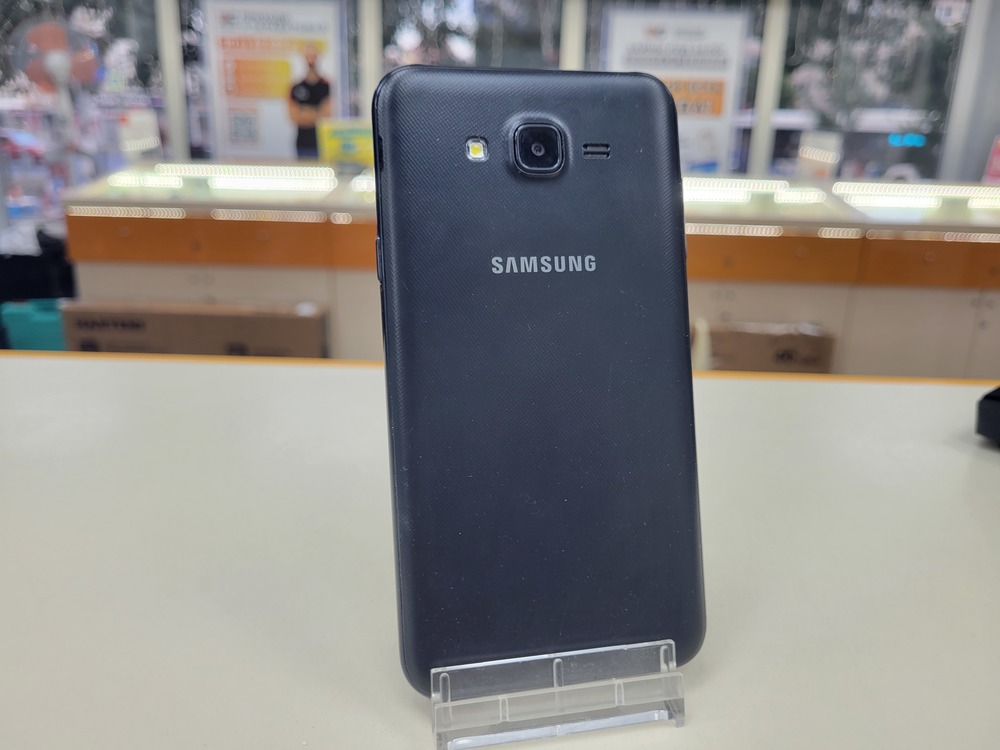 Смартфон Samsung Galaxy J7 2016 2/16