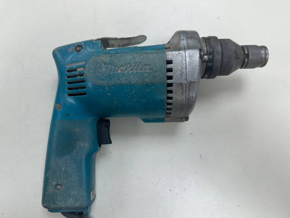 Шуруповерт Makita 6805BV