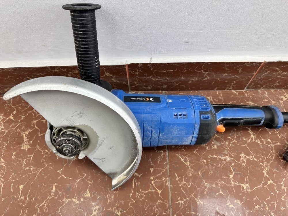 Угловая шлифмашина Dexter 2100AG2