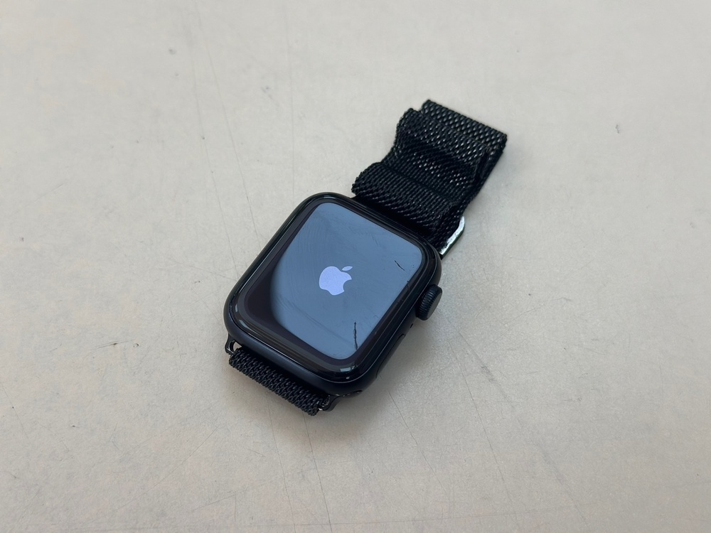 Смарт-часы Apple Watch SE 2020 40mm