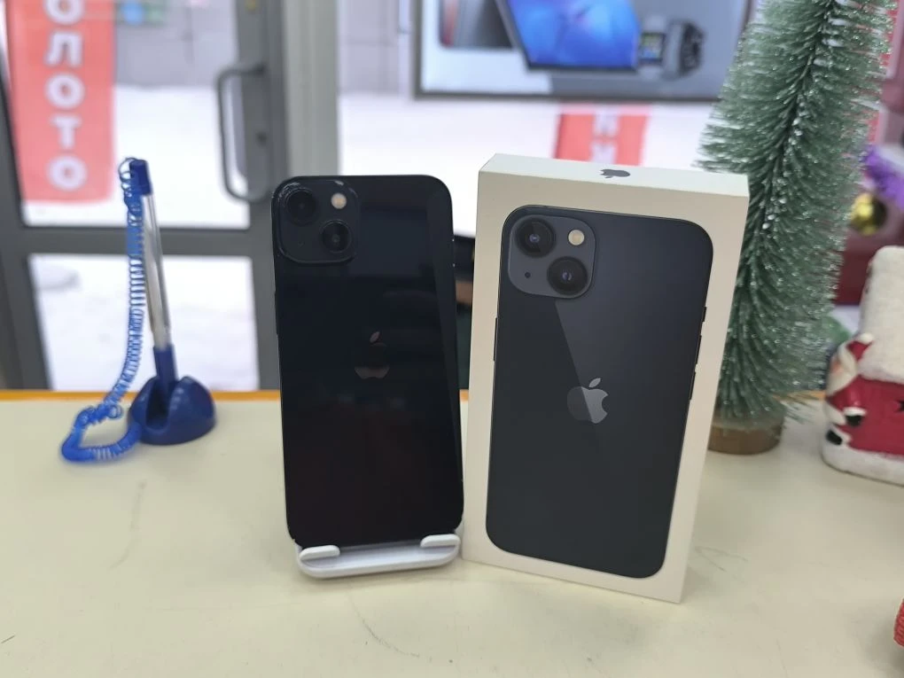 Смартфон Apple iPhone 13 128Gb