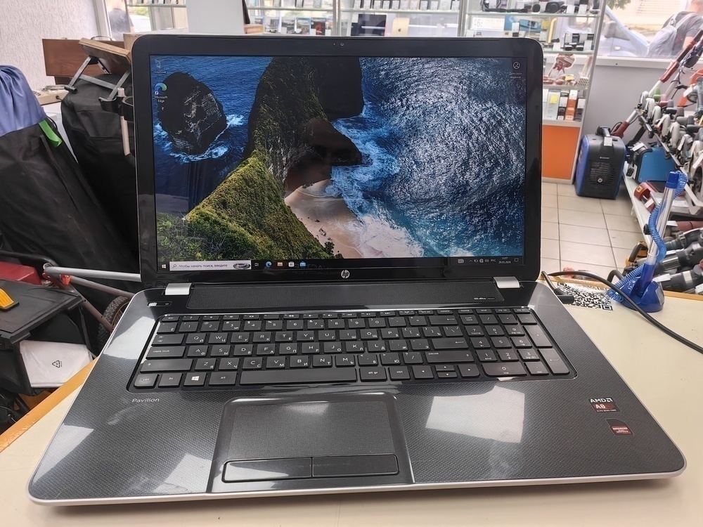 Ноутбук HP 17-E002ER; A8-5550M, Radeon HD 8550G, 6 Гб, 500 Гб, Нет