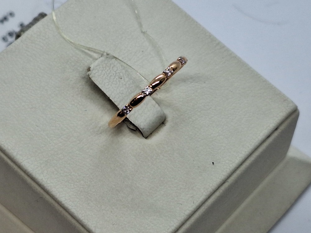 КОЛЬЦО С КАМНЯМИ (Au 585)