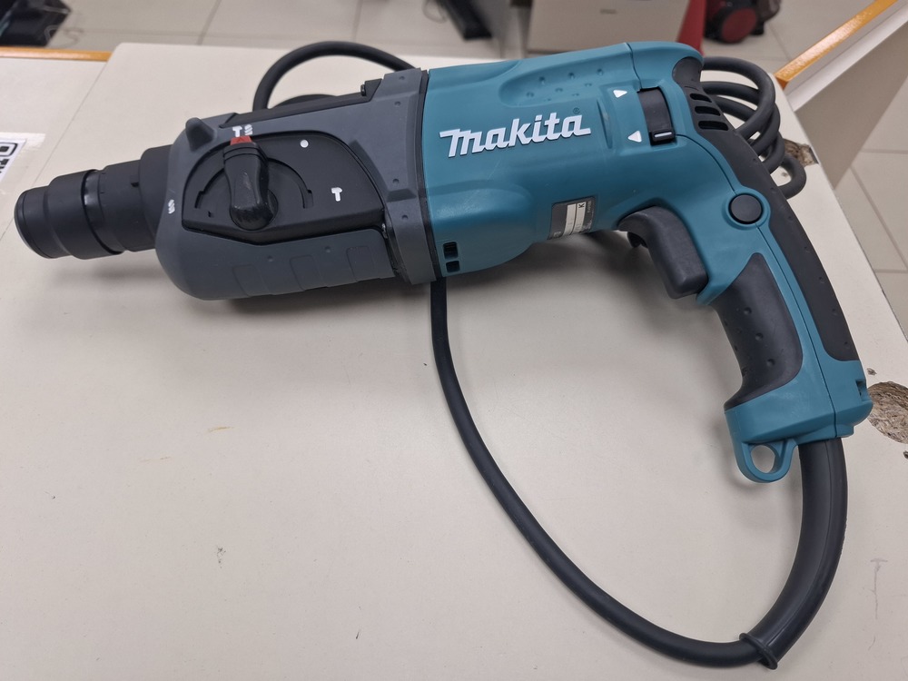 Перфоратор Makita HR2470