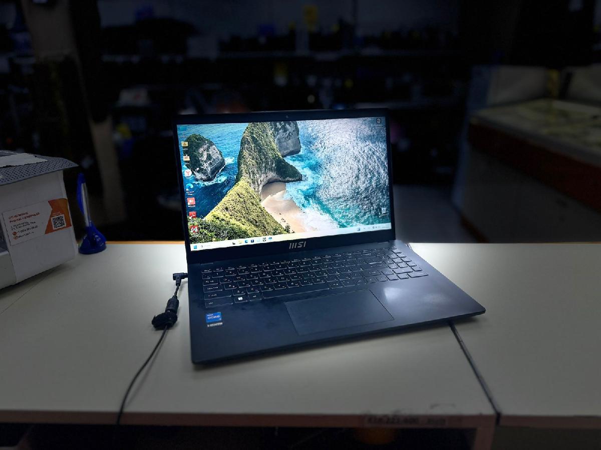 Ноутбук MSI Modern 15; Core i3-1215U, Intel UHD Graphics, 8 Гб, 256 Гб, Нет