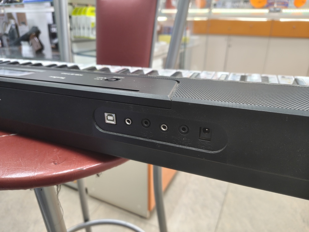 Синтезатор Tesler KB-6140