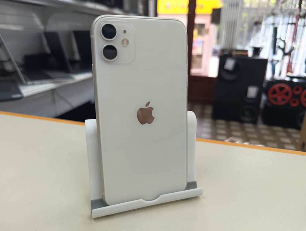 Смартфон Apple iPhone 11 64Gb