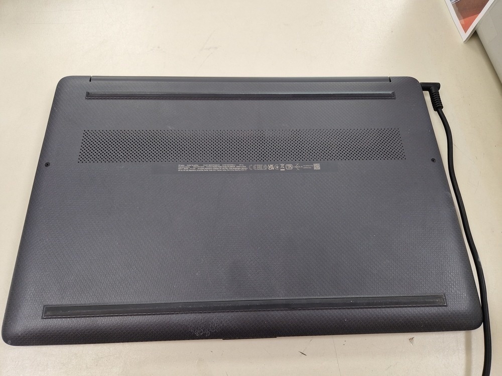 Ноутбук HP 15s-eq1145ur; Ryzen 3 3300U, HD Graphics, 4 Гб, 256 Гб, Нет