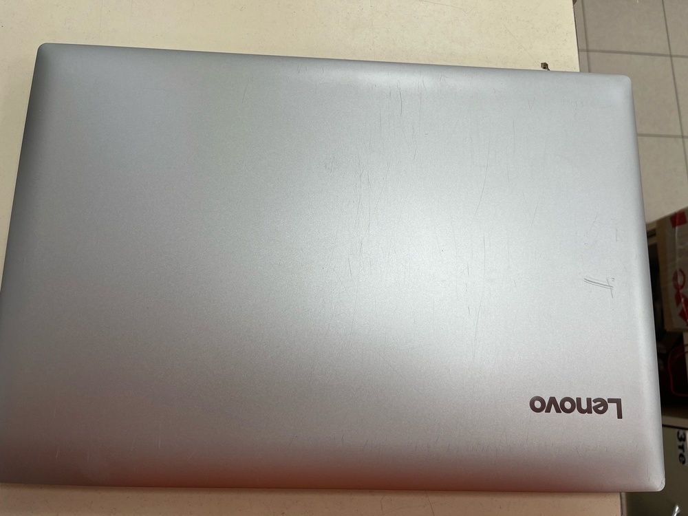 Ноутбук Lenovo Ideapad 320-17AST; A6-9220, Radeon 530, 4 Гб, 240 Гб, Нет