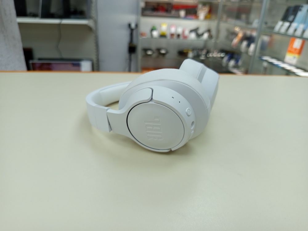 Наушники беспроводные JBL Tune 720BT;