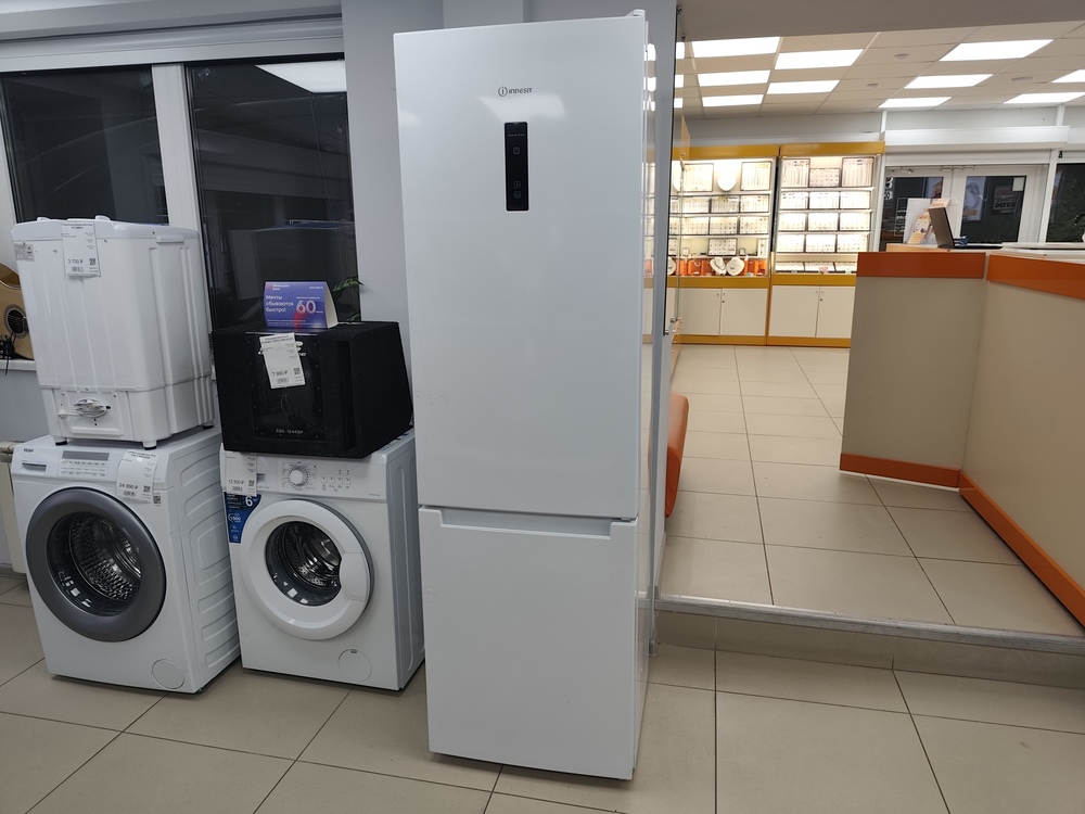 Холодильник Indesit ITS 5200 W
