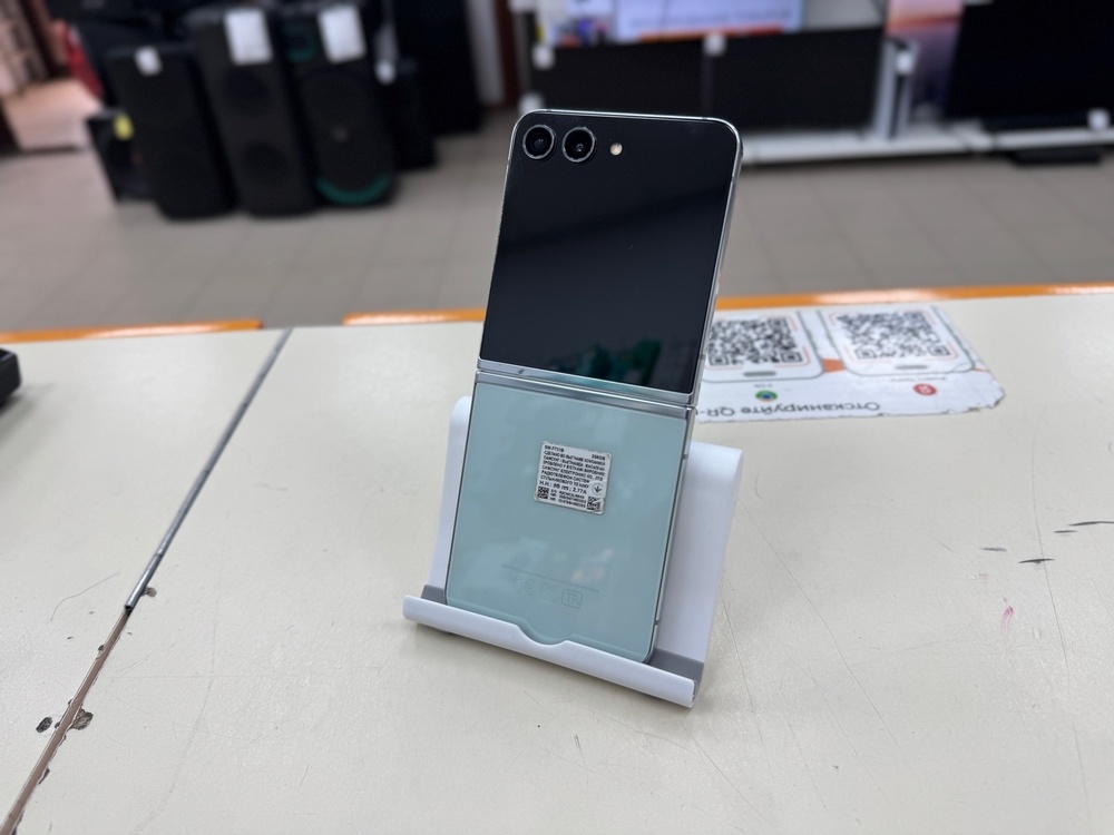 Смартфон Samsung Galaxy Z Flip 5 8/256
