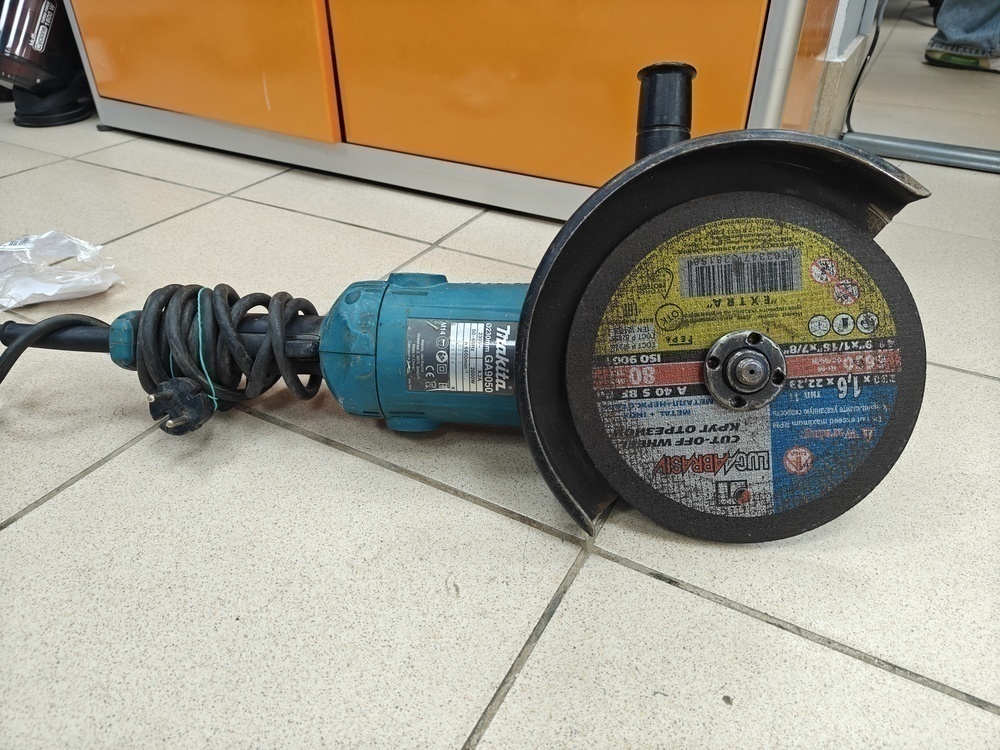 Угловая шлифмашина Makita GA9050