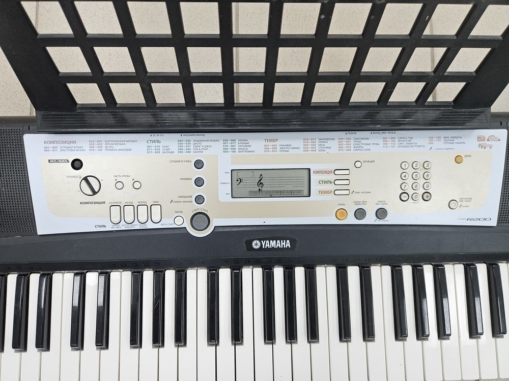 Синтезатор Yamaha psr-r200