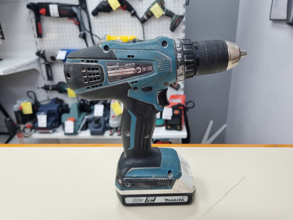 Шуруповерт Makita DF457D