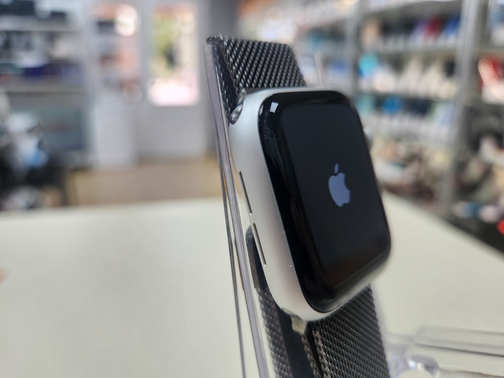 Смарт-часы Apple Watch SE 2020 40mm