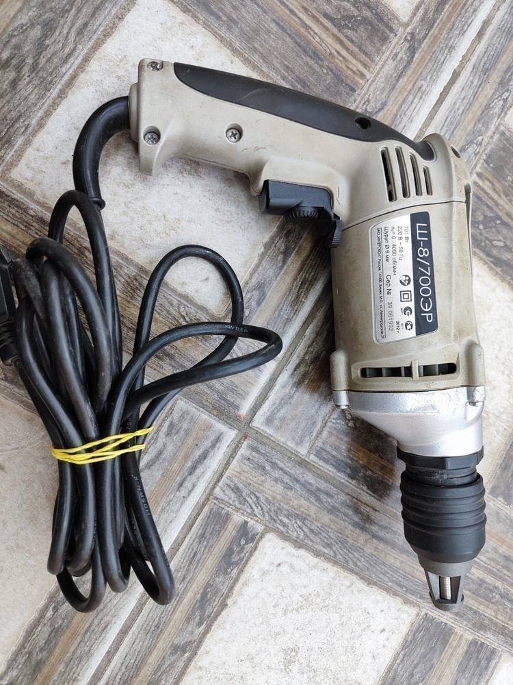 Шуруповерт Интерскол Ш-8/700ЭР