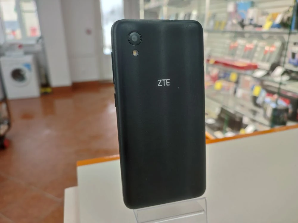 Смартфон ZTE Blade L8