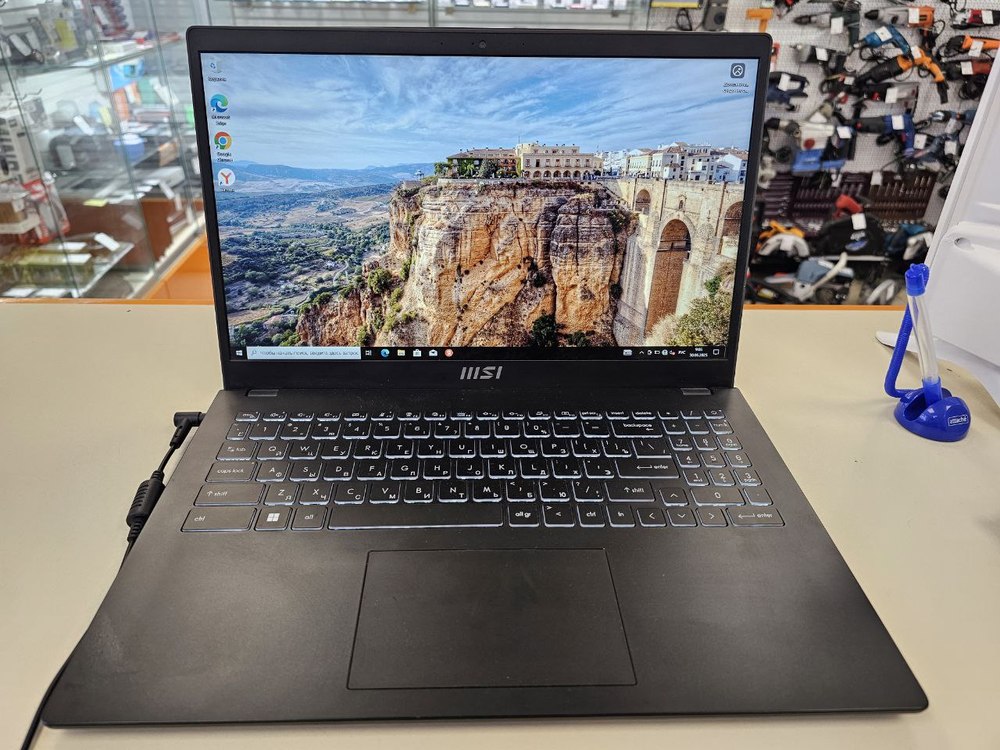 Ноутбук MSI Modern 15 B12M-215XRU; Core i3-1215U, HD Graphics, 8 Гб, 256 Гб, Нет